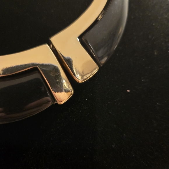 Elegant Gold and Black Necklace - Picture 3 of 4